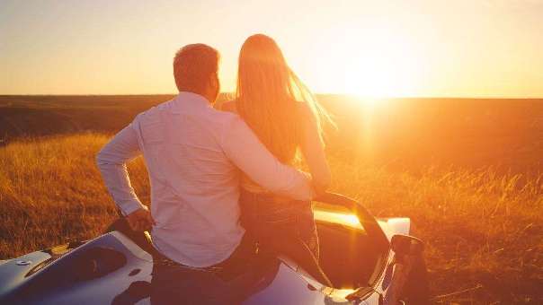 Esto es lo que debes hacer para que una mujer te eche de menos, según la psicología