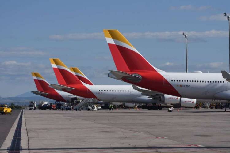 Iberia lo fía todo a la ampliación de la T4 para su plan de crecimiento: invertirá 6.000 millones