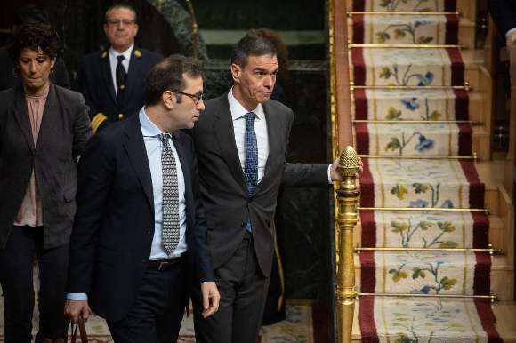 Los escándalos de Sánchez resucitan la prima de riesgo: 