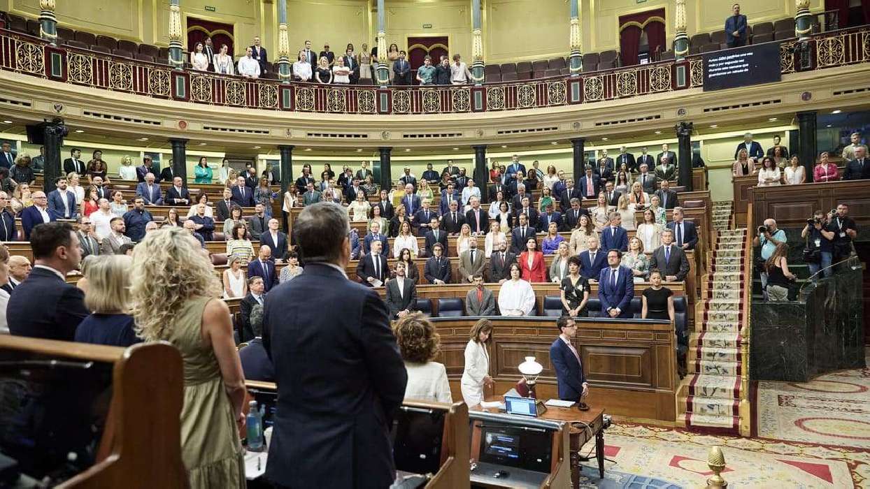 Tensión en el Congreso: gritos de dimisión contra Yolanda Díaz y  acusaciones de "puteros y corruptos" | Vozpópuli