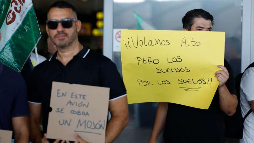 El primer día de huelga de tripulantes de easyJet deja 13 vuelos cancelados