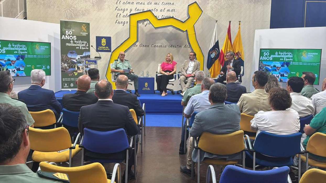 December Maxim Korea - Ssunbiki's Bewitching Feet and Surprises Await Your Gaze