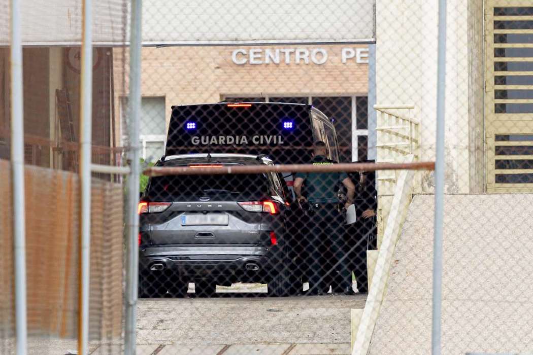 Una furgoneta introduce a Santos Cerdán en Soto del Real - 