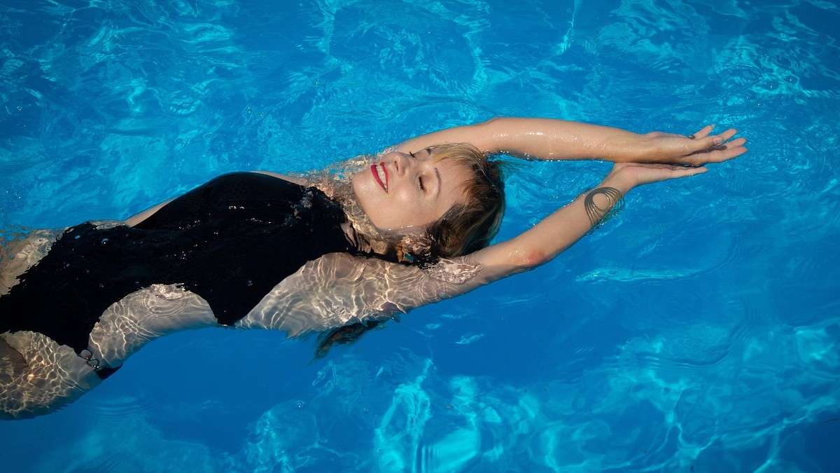 Evita bucear demasiado para escapar de la otitis.