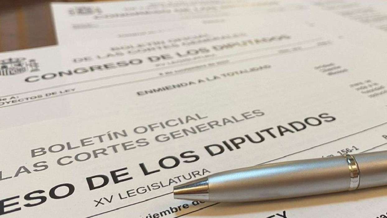 El cambio 'inclusivo' del nombre del Congreso supondrá tirar a la basura  170.000 euros en papelería ya comprada | Vozpópuli