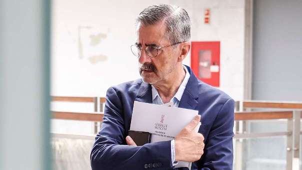 José María Ángel, excomisionado de la dana: de su dudoso currículum y sueldo al polémico cargo de su mujer, Carmen Ninet
