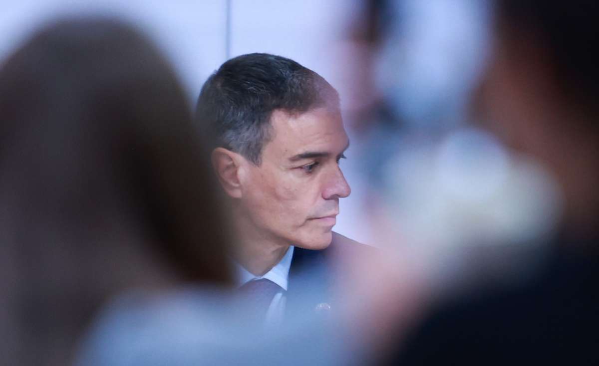 Sánchez insiste en ‘The Guardian’ en su ofensiva contra los jueces y acusa a Trump de “debilitar” el orden mundial