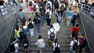 La emancipación juvenil no avanza: solo el 15% logra irse de casa