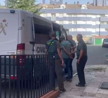 Detenidos cuatro presuntos pirómanos, entre ellos un bombero forestal que provocó un incendio para que lo contrataran