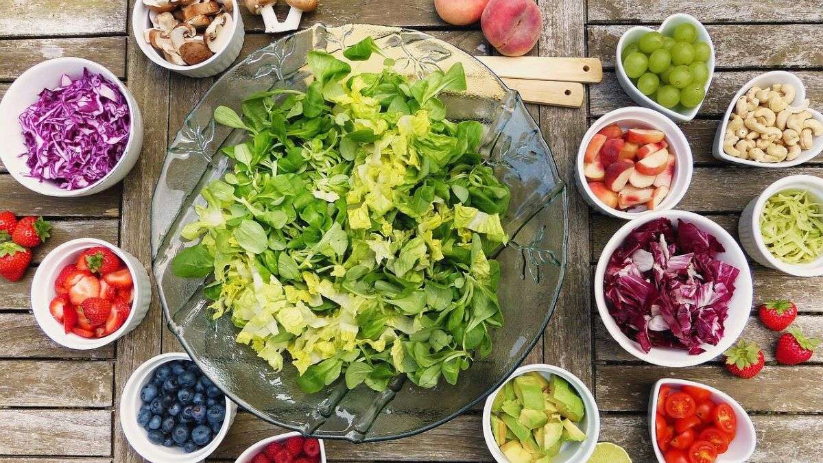 El producto que debes usar para eliminar el 99% de los pesticidas de frutas y verduras