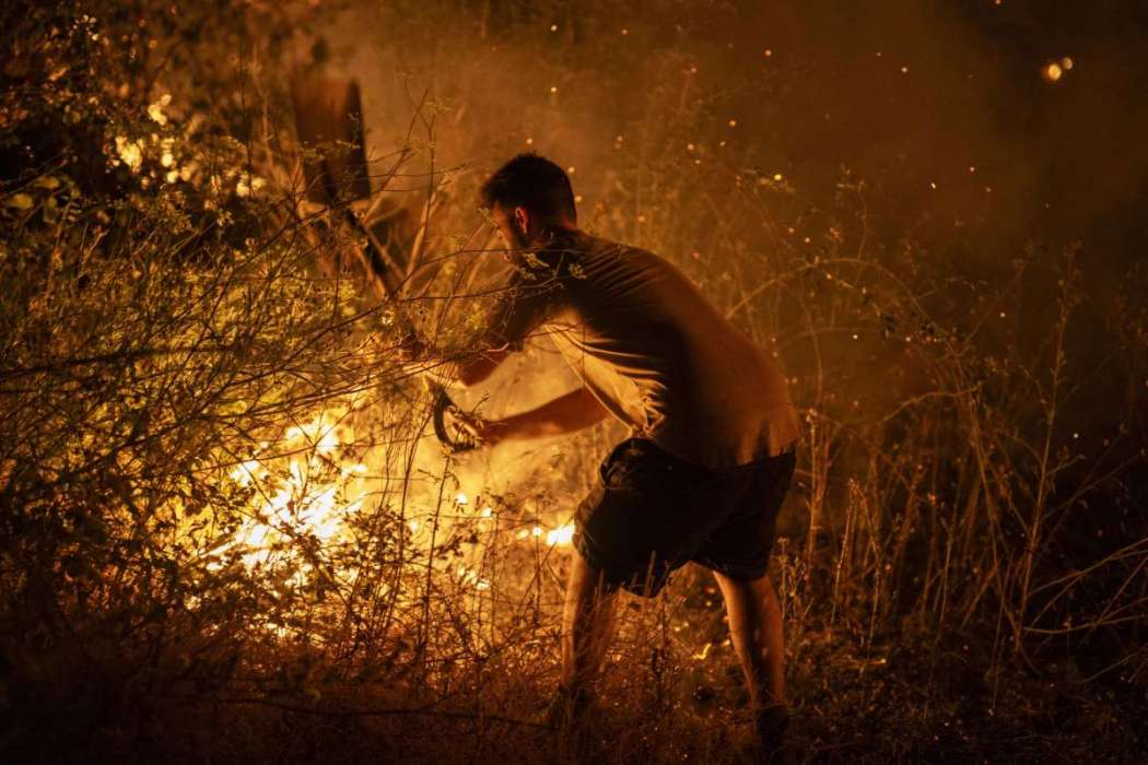 Sánchez atribuye la ola de incendios al cambio climático y compromete todos  los recursos "necesarios" | Vozpópuli