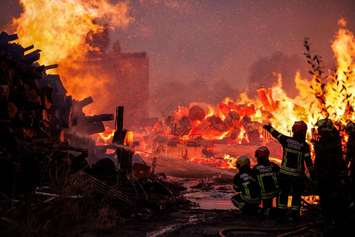 Los incendios en España despuntan como los más extensos de una Europa con registros históricos