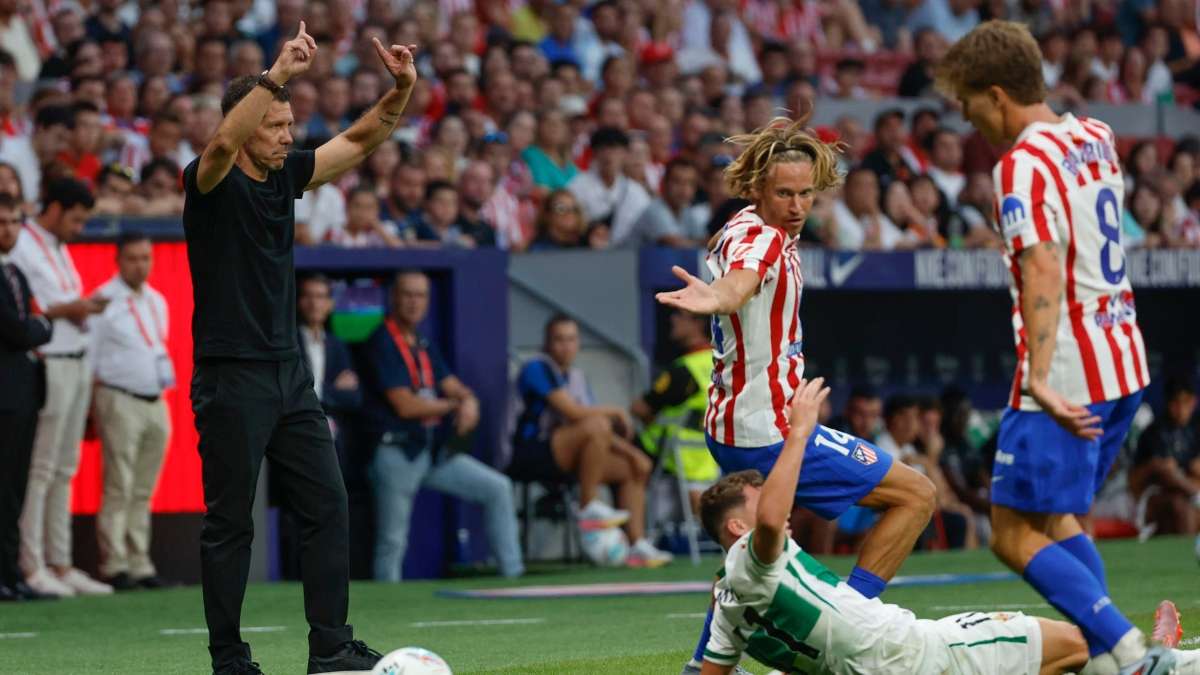 Amazon y Movistar pugnan por el reinado del fútbol con la compra en exclusiva de LaLiga