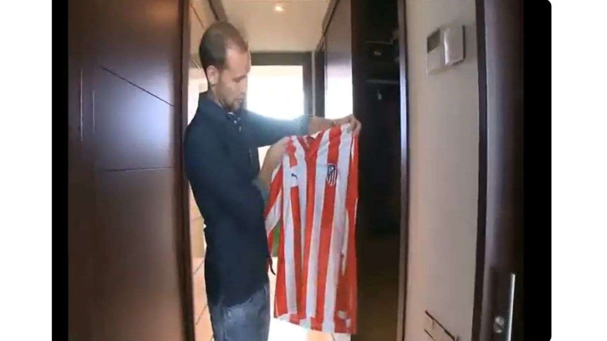 Gonzalo Miró tiene una camiseta de Futre en su vestidor