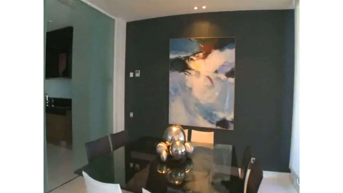 El comedor está aislado con una puerta de cristal