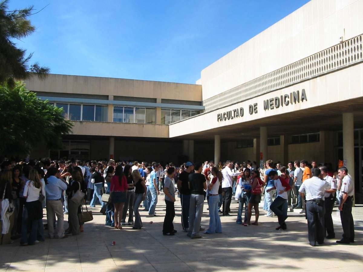 Residencias al completo y habitaciones inasequibles: el drama del alojamiento estudiantil en Málaga