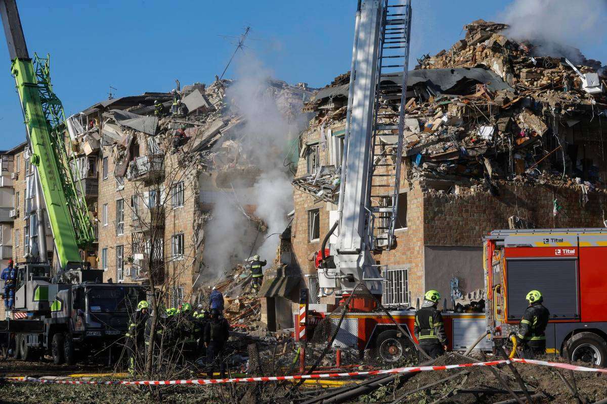 Ataque ruso contra un edificio residencial en Kiev