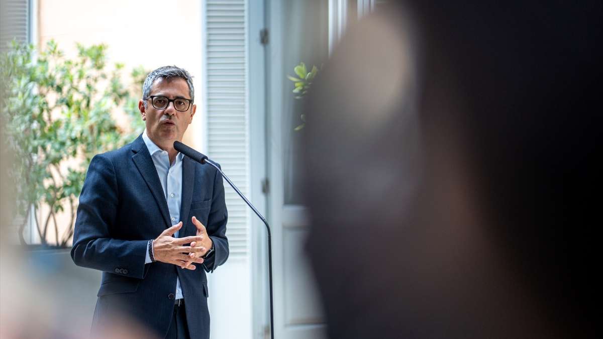 Bolaños arranca el curso con su proyecto estrella en peligro y la ley que pasará la instrucción a la Fiscalía en el aire