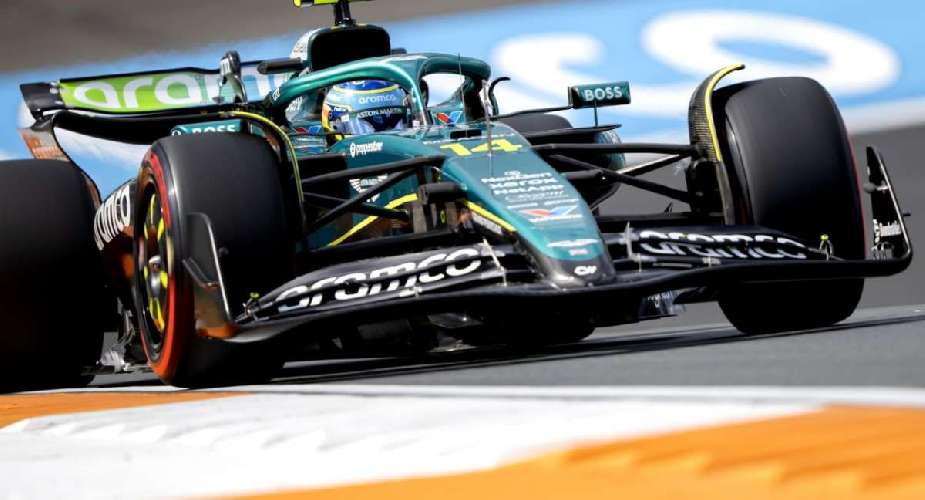 Gran carrera de Alonso y Sainz en Singapur, que acaban 8º y 10º