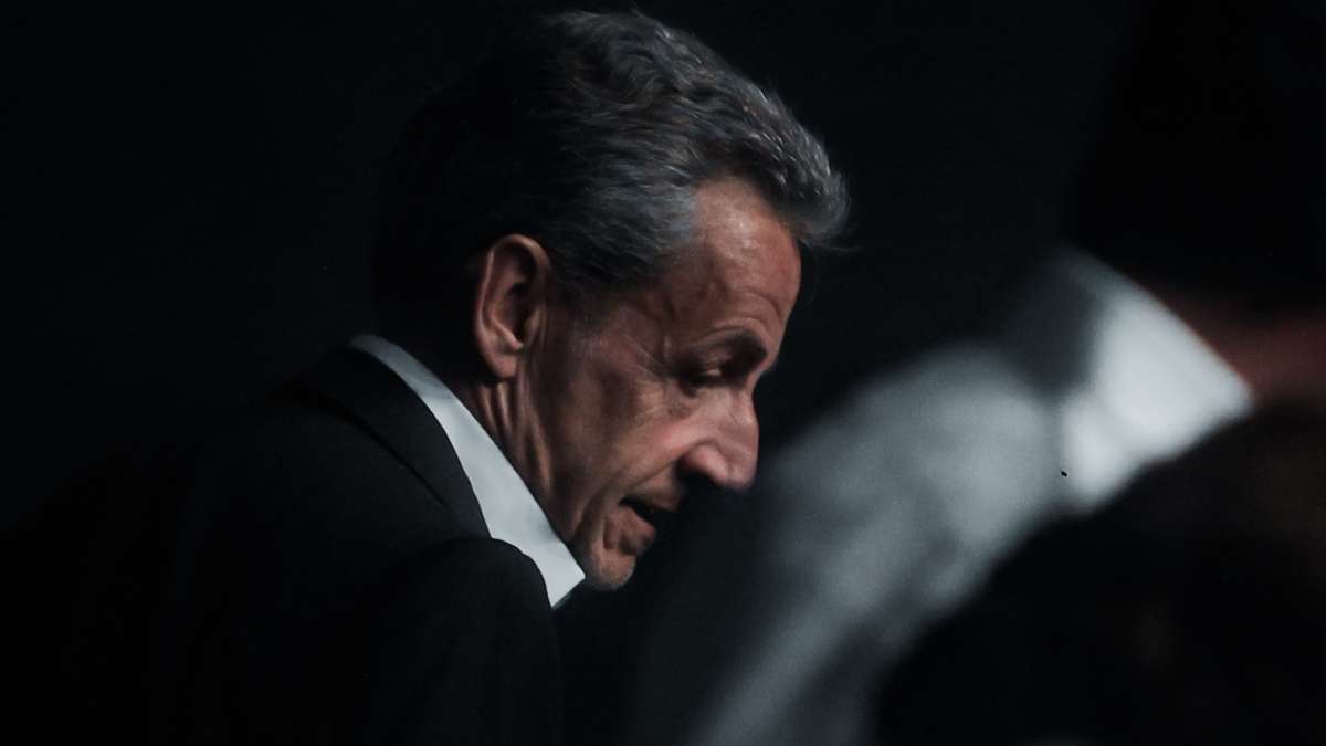 Sarkozy reaparece en plena crisis sistémica en Francia: "No habrá más solución que disolver y elecciones"