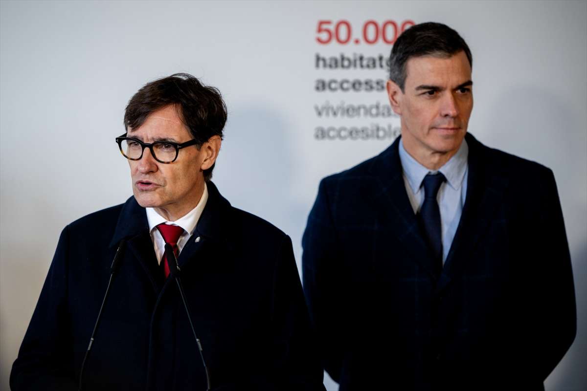 Malestar en el PSC por la foto con Puigdemont: Salvador Illa se siente "utilizado" por Sánchez