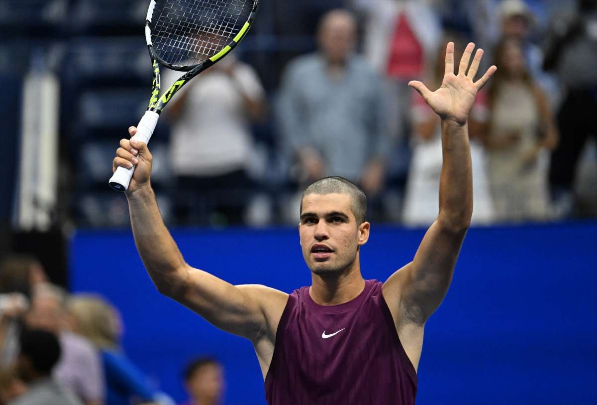 Alcaraz fulmina a Djokovic: la brecha generacional le da otra final