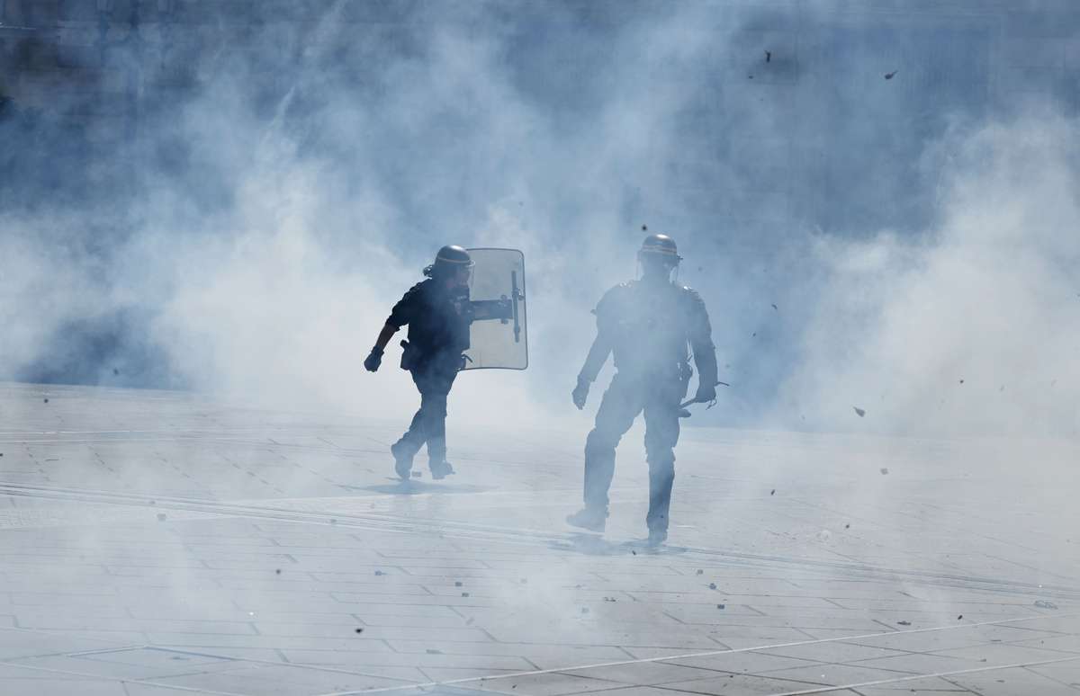 Fuego, antidisturbios y protestas para bloquear Francia: el '10 de septiembre' deja casi 300 detenidos