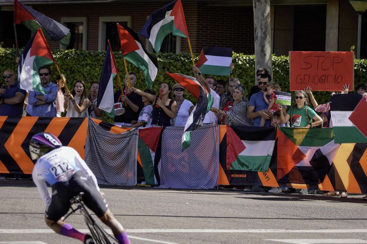 Dos detenidos en la etapa de Valladolid por intentar cortar el paso a un ciclista del equipo israelí