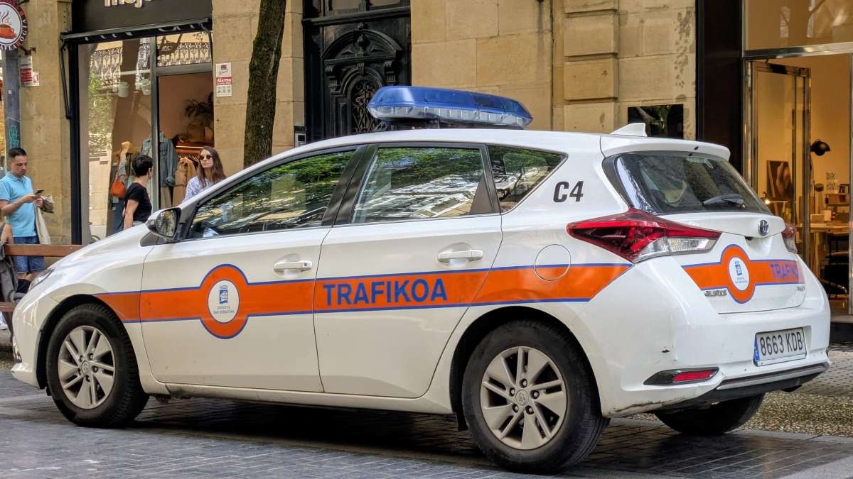 Un policía local derriba en los tribunales la imposición del euskera del Gobierno vasco en la administración