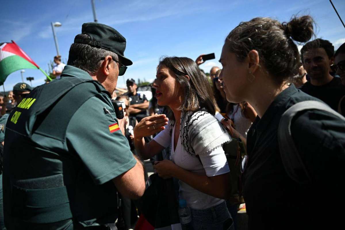 Ione Belarra e Irene Montero participaron en la protesta que ha obligado a desviar La Vuelta