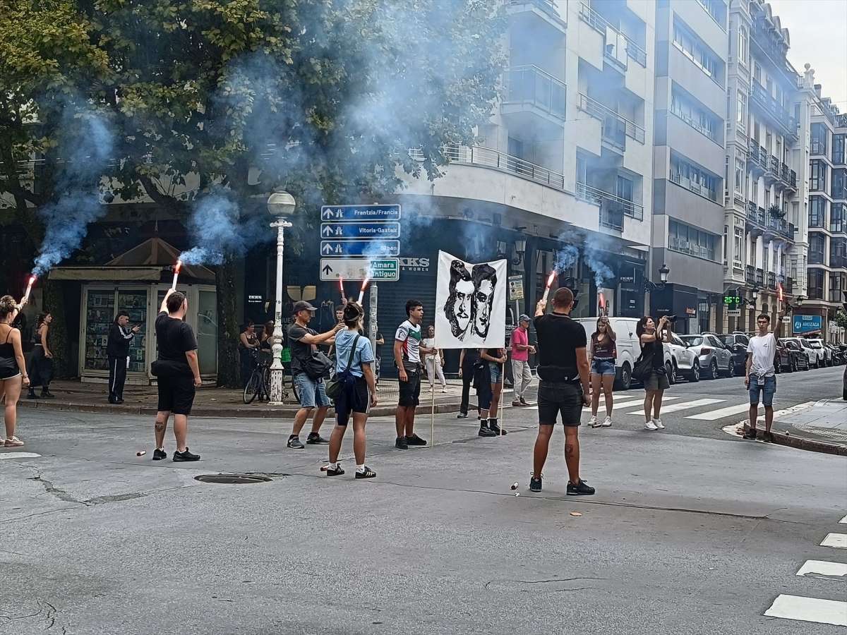 Manifestación en San Sebastián en "homenaje" a dos antiguos miembros de ETA para pedir la independencia