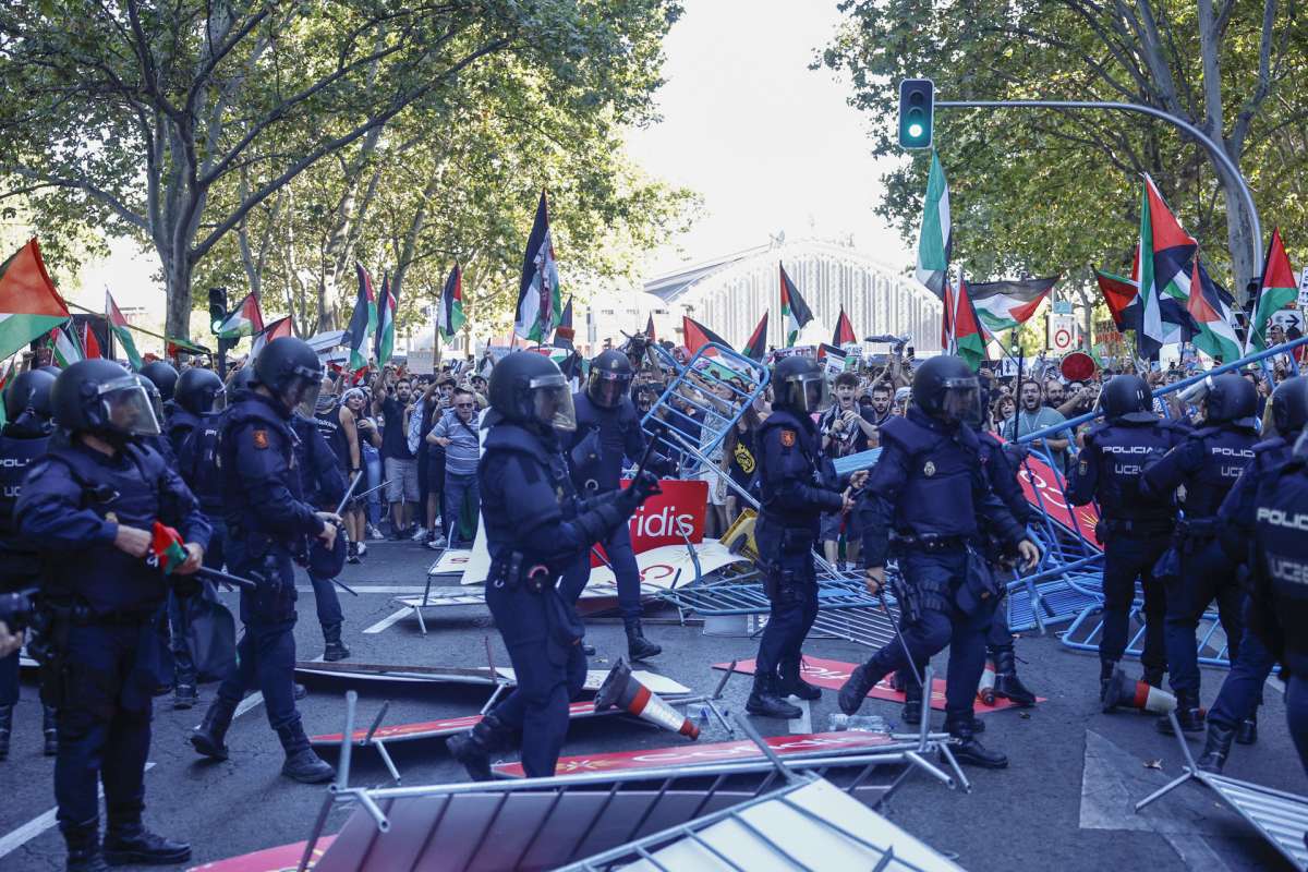Las vallas eran inútiles: Interior las encadenó en Ferraz pero no en la etapa de Madrid