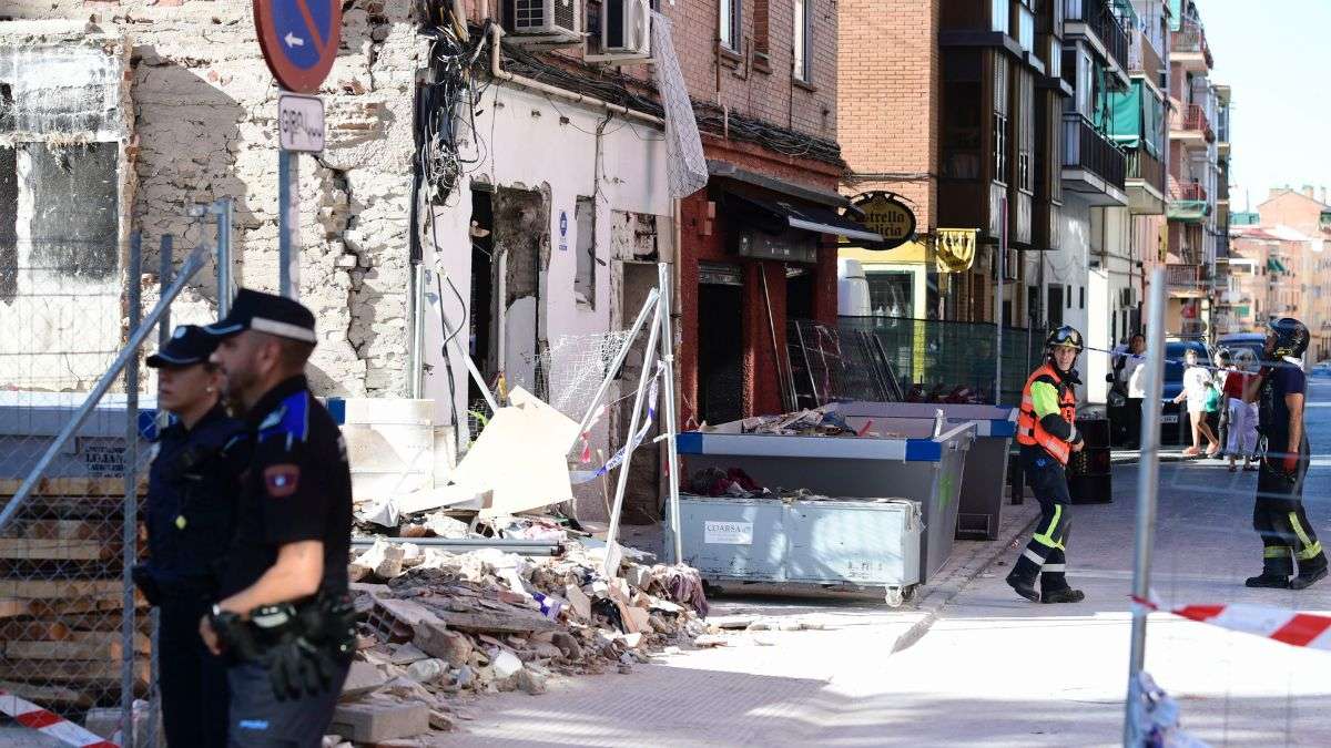 Hallan un segundo cadáver bajo los escombros de la explosión en Vallecas