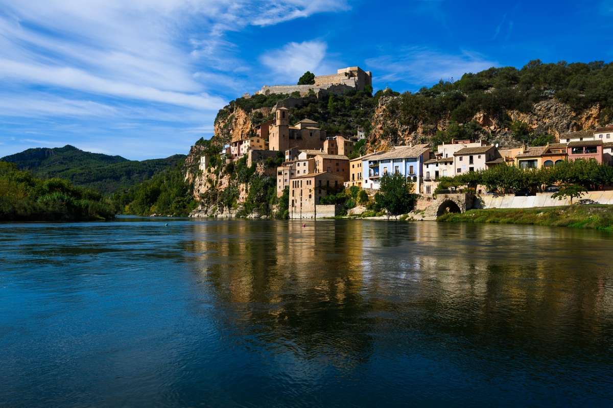 Le llaman el Positano español: está en Tarragona y a la orilla del Ebro