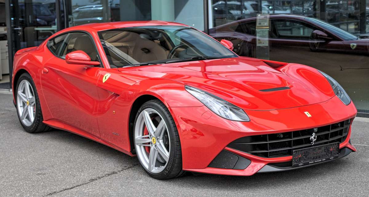 Estos son los coches de Aldama que van a salir a subasta: un Ferrari, un Jaguar y varios Land Rover