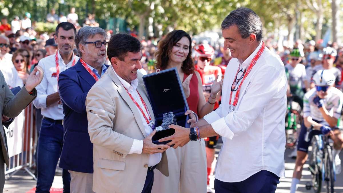 Ayuso da la Medalla de Oro de Madrid a La Vuelta tras el boicot del Gobierno al equipo israelí