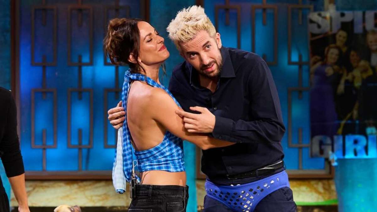 El desencuentro de Broncano y su novia Silvia Alonso en ‘La Revuelta’ por sus relaciones sexuales: "Eso no pasa nunca"