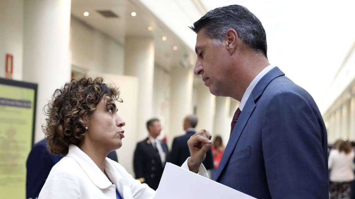 El empeño de Albiol con el catalán irrita al PP en plena batalla contra el Gobierno en Bruselas