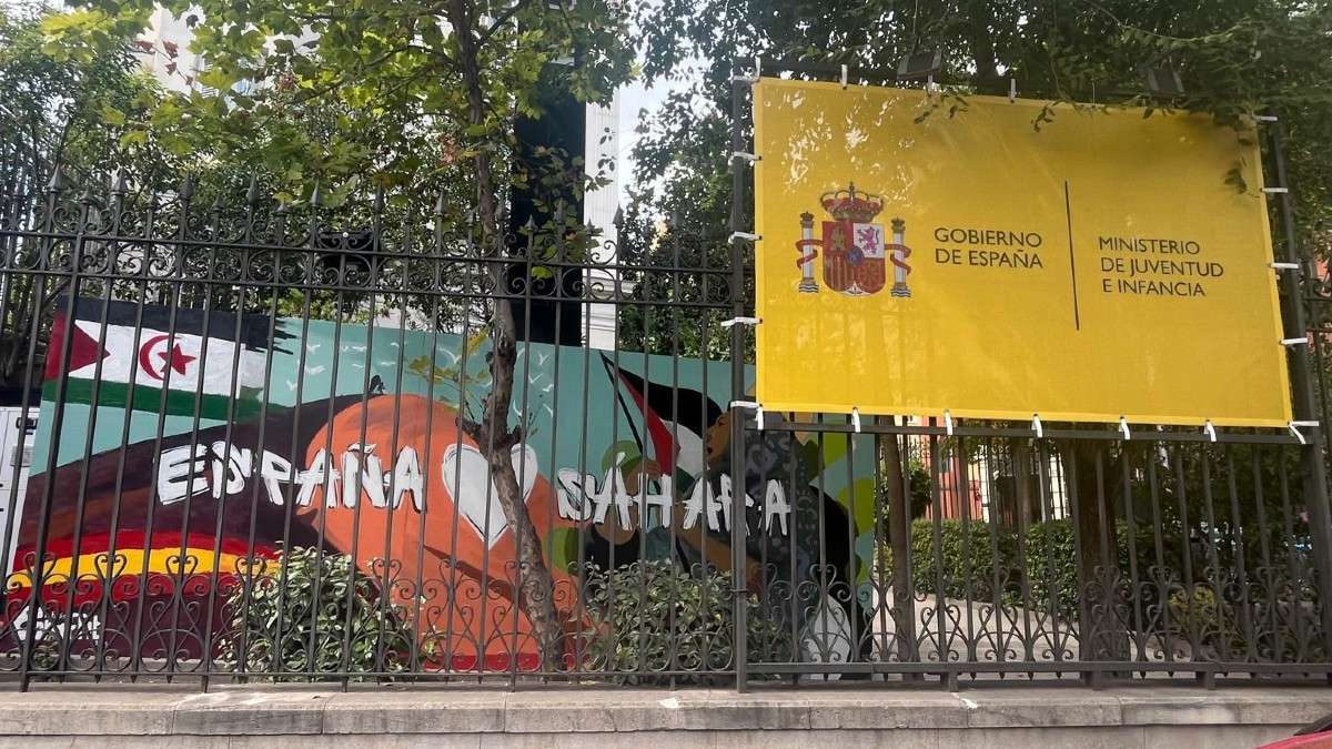 El Ministerio de Sira Rego y el cinismo de pancarta: ahora “ama” al Sáhara tras “venderlo” a Marruecos