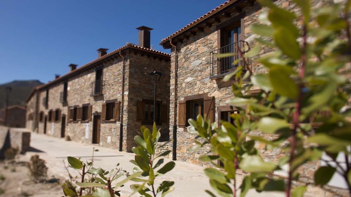 Ni el Hayedo de Montejo ni El Escorial: la ruta de otoño perfecta cerca de Madrid