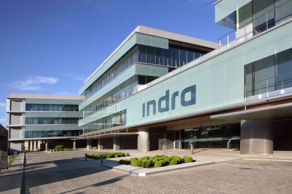 UBS y Goldman Sachs se posicionan en el capital de Indra en la antesala de la fusión con Escribano