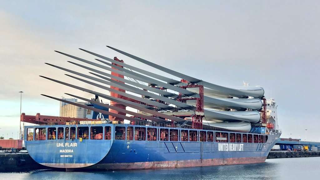Un buque abanderado en Madeira en el puerto de Las Palmas - 