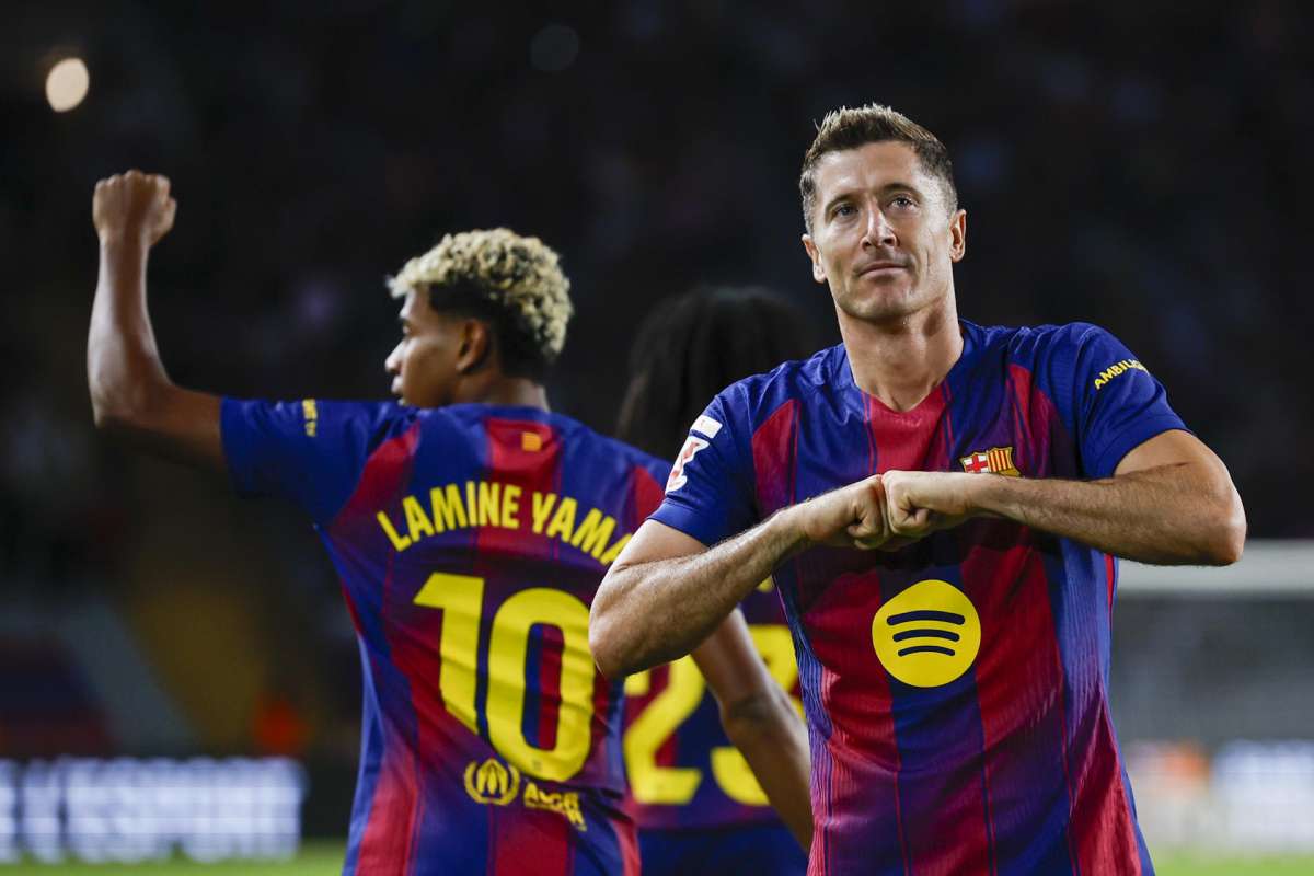 El Barcelona consigue aprovechar el pinchazo del Real Madrid, aunque dejando muchas dudas