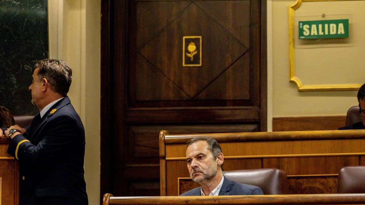 Ábalos se plantea dejar su escaño para eludir al Supremo y ser juzgado en la Audiencia Nacional
