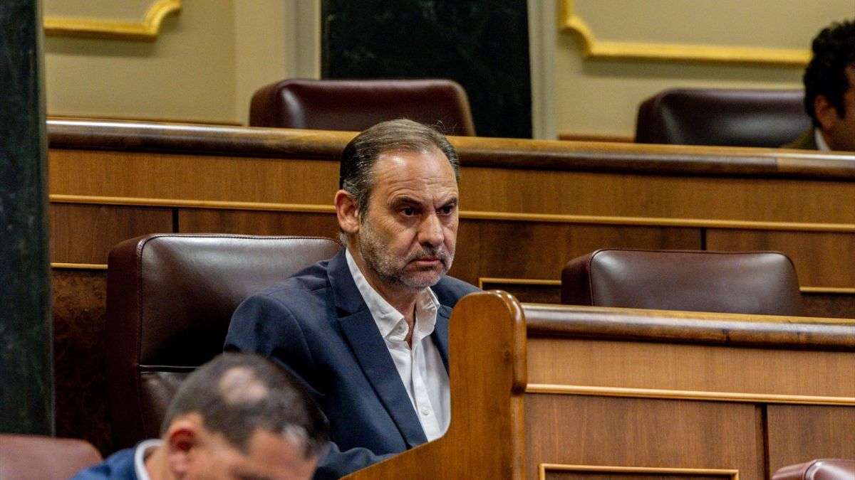 El informe patrimonial de Ábalos desvela que manejó al menos 95.000 euros sin declarar
