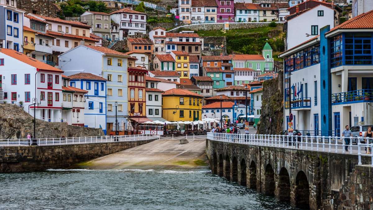Este pueblo de Asturias tiene uno de los mercadillos medievales más vistosos de España