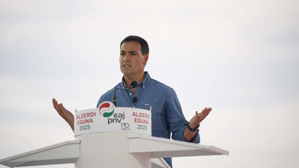 Dignidad y Justicia acusa al lehendakari Pradales de "poner en la diana a Ayuso como lo hacía ETA"