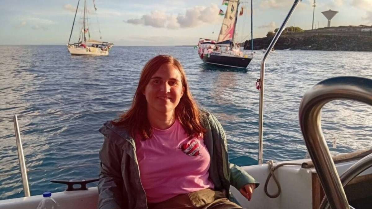 La diputada de Más Madrid en la flotilla se expone a tres semanas de suspensión de empleo y sueldo