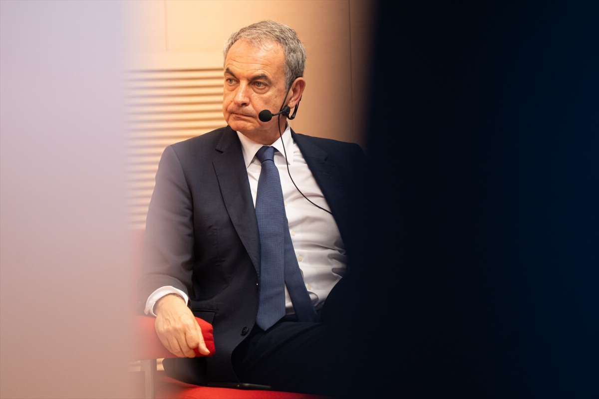 El PSOE envía a Zapatero al rescate de María Jesús Montero en Andalucía