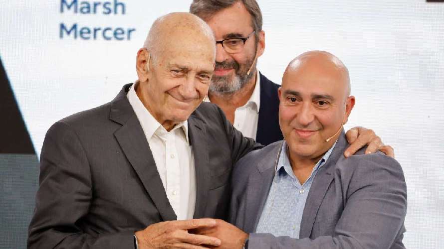 El ex primer ministro de Israel Ehud Olmert defiende en La Toja la solución de los dos Estados